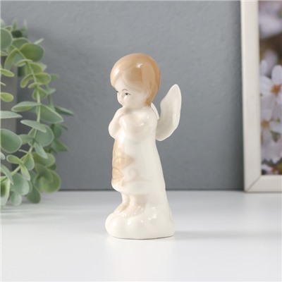 Сувенир керамика "Девочка-ангел в платье с листиками на облаке" 5,7х4х11,5 см